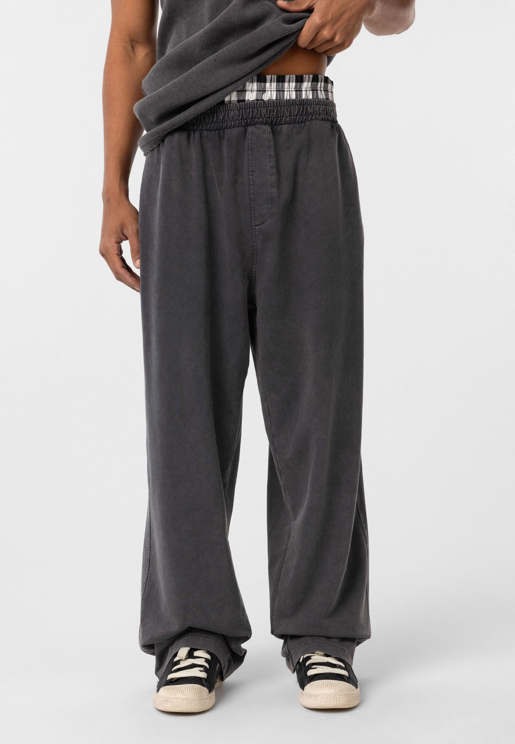 Loose-Fit Baggy Trousers – Relaxed Tailoring with Clean Lines