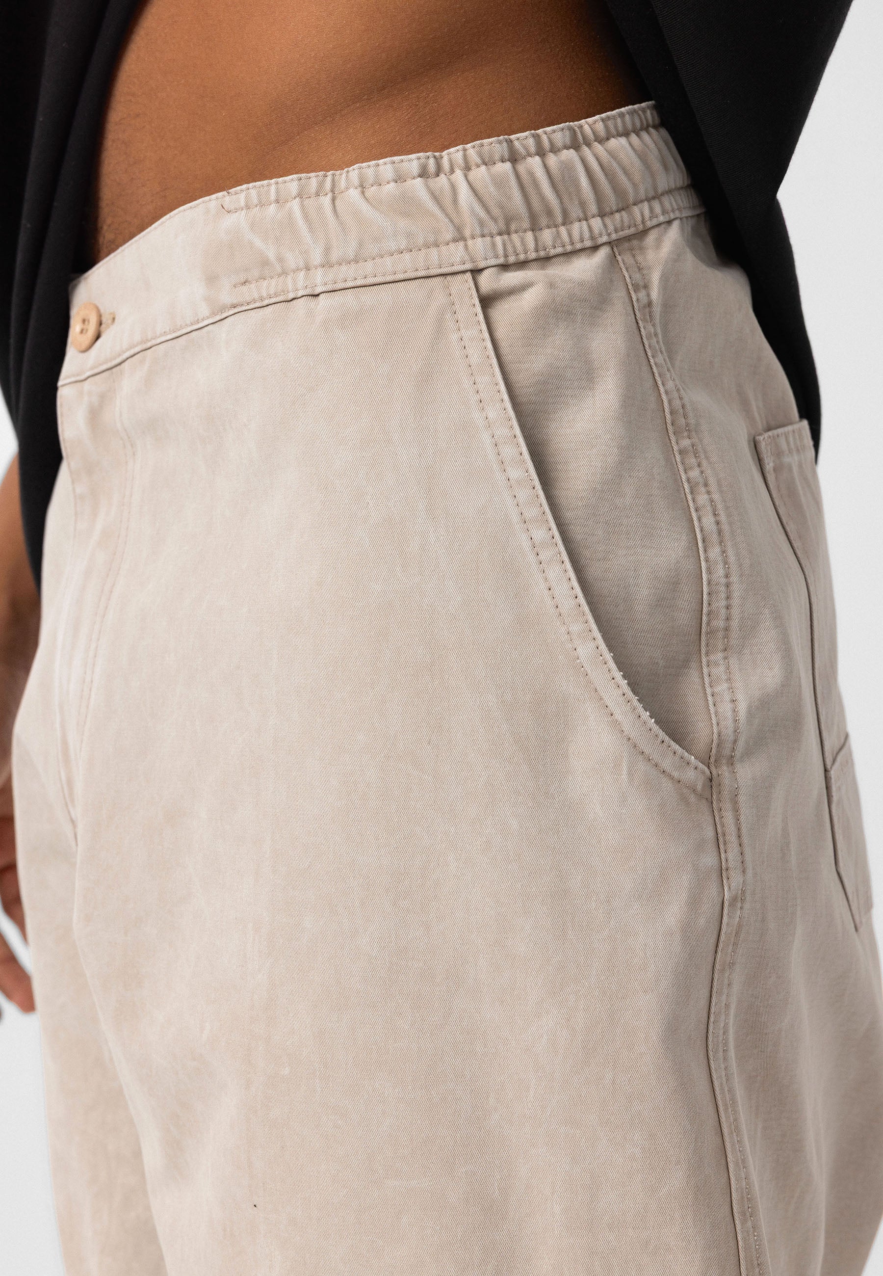 Oversized Washed Woven Pants – Relaxed Volume with Garment-Washed Texture
