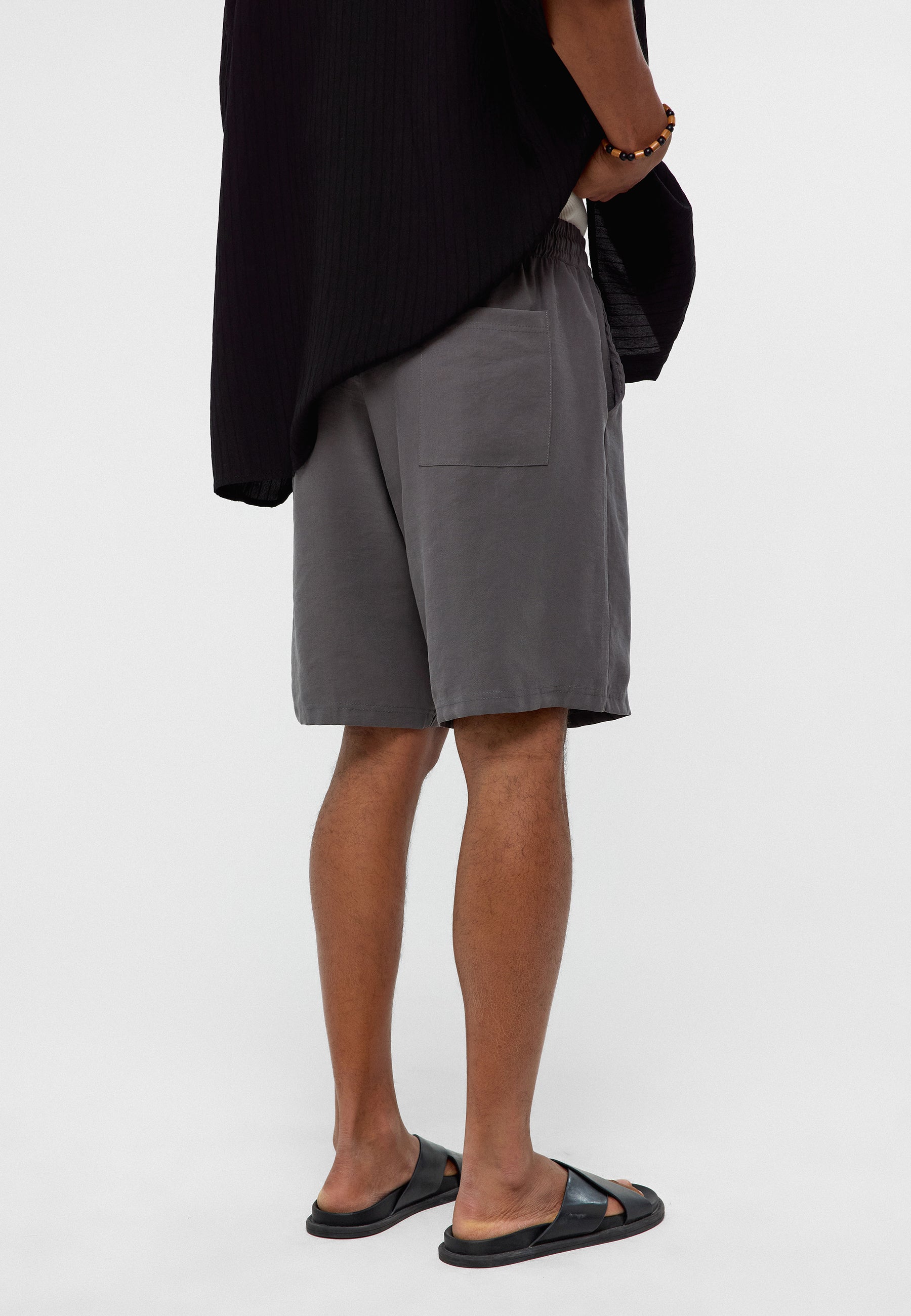 Oversized Modal Bermuda Shorts – Fluid Comfort, Street-Driven Silhouette