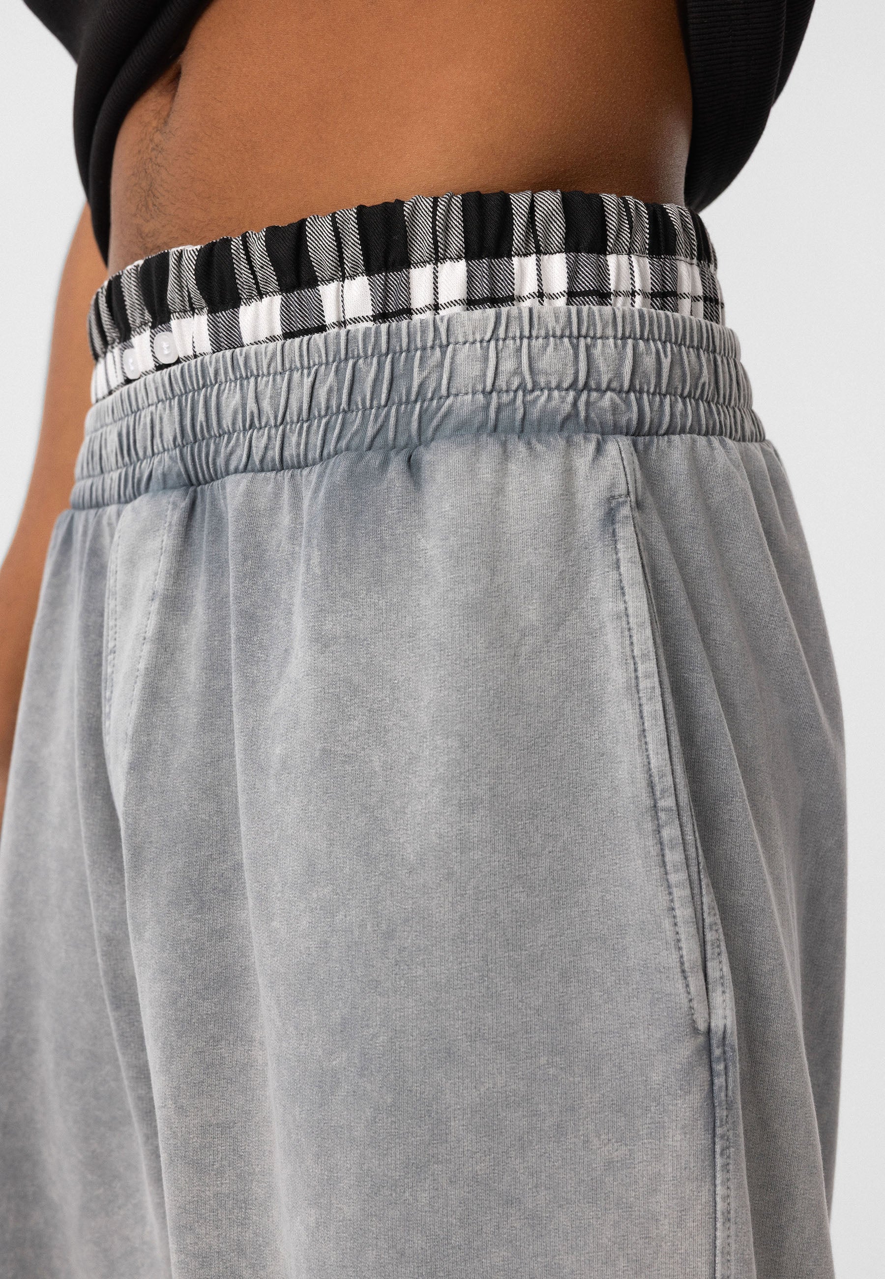 Loose-Fit Baggy Trousers – Relaxed Tailoring with Clean Lines