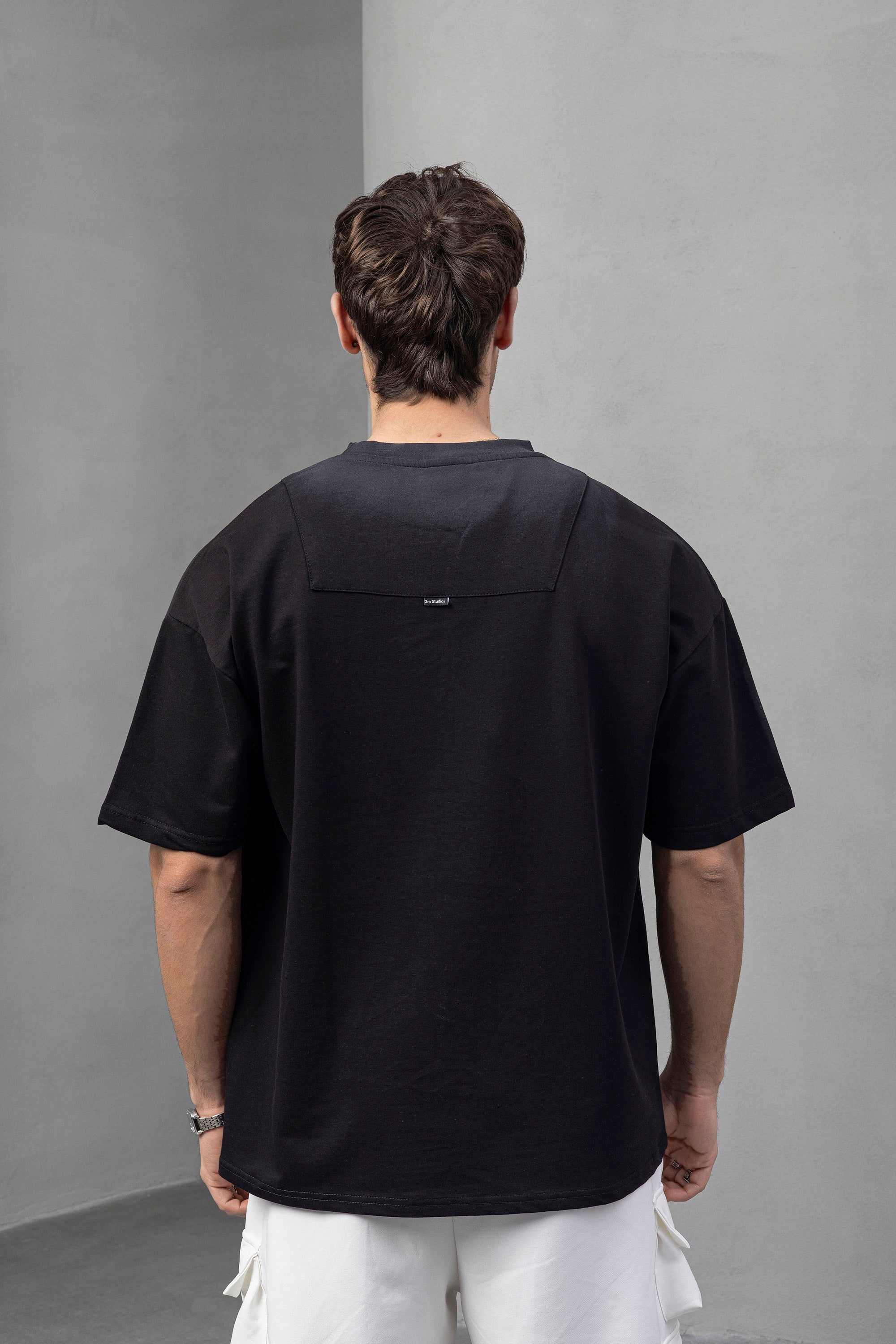 Black Number Logo T‑Shirt – Minimal Graphic Crew Fit