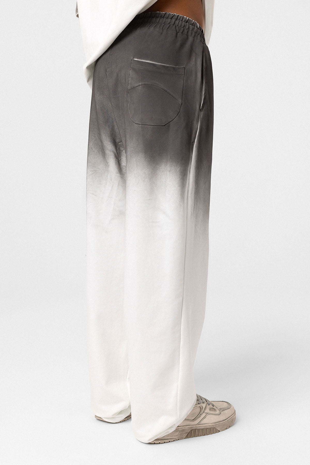 Washed Oversized Jogger Pant – Casual Volume with Vintage Texture