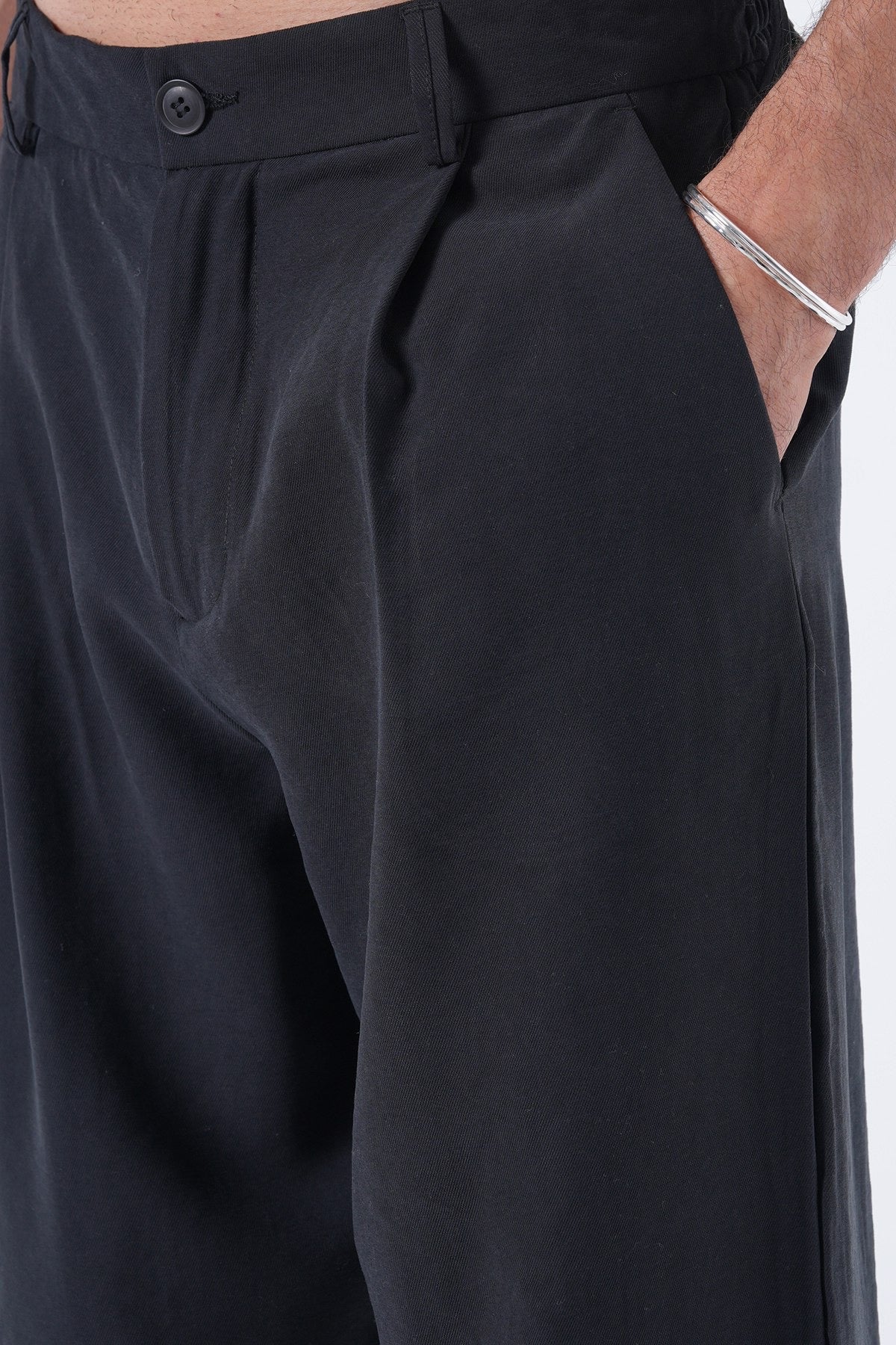 Men’s Minimal Relaxed Fit Trousers