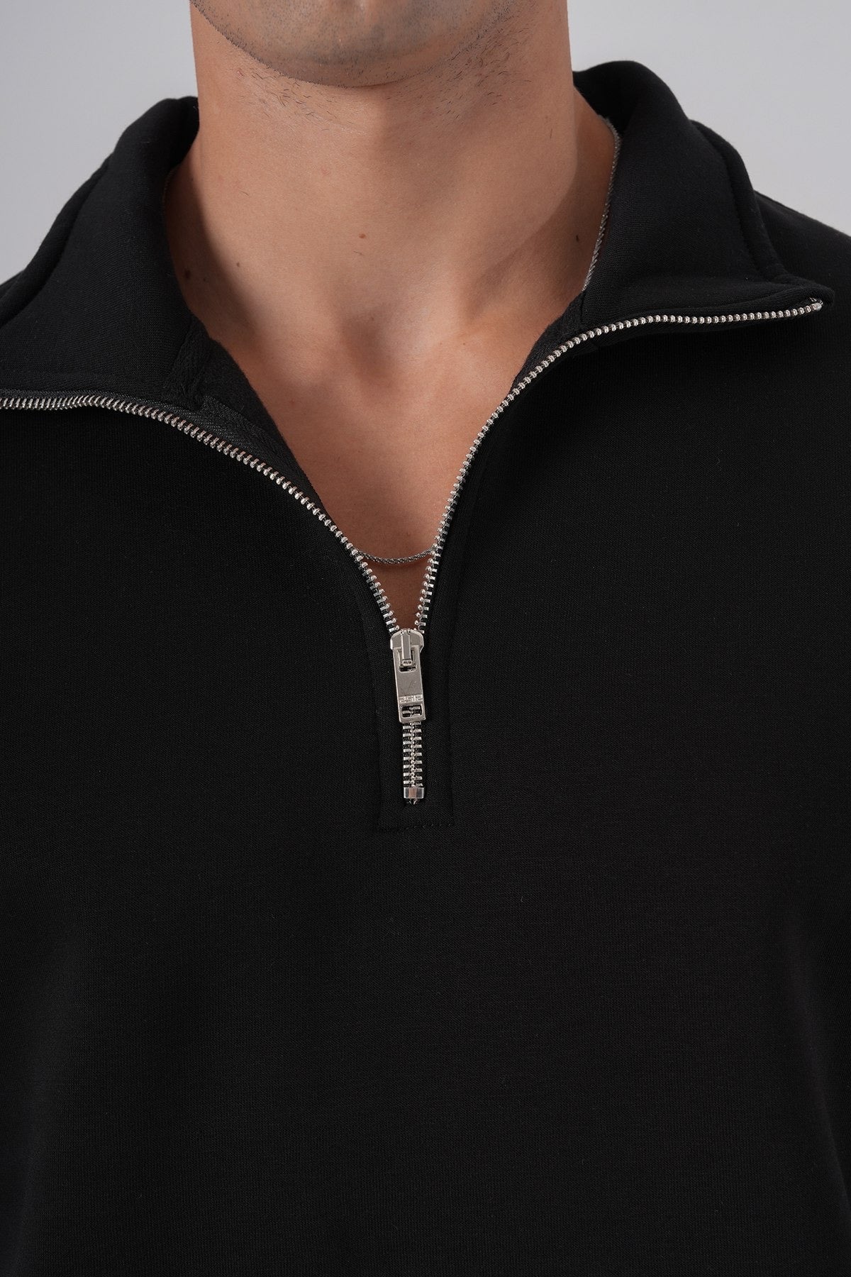 Black Half-Zip Sweatshirt – Unisex Streetwear Essential