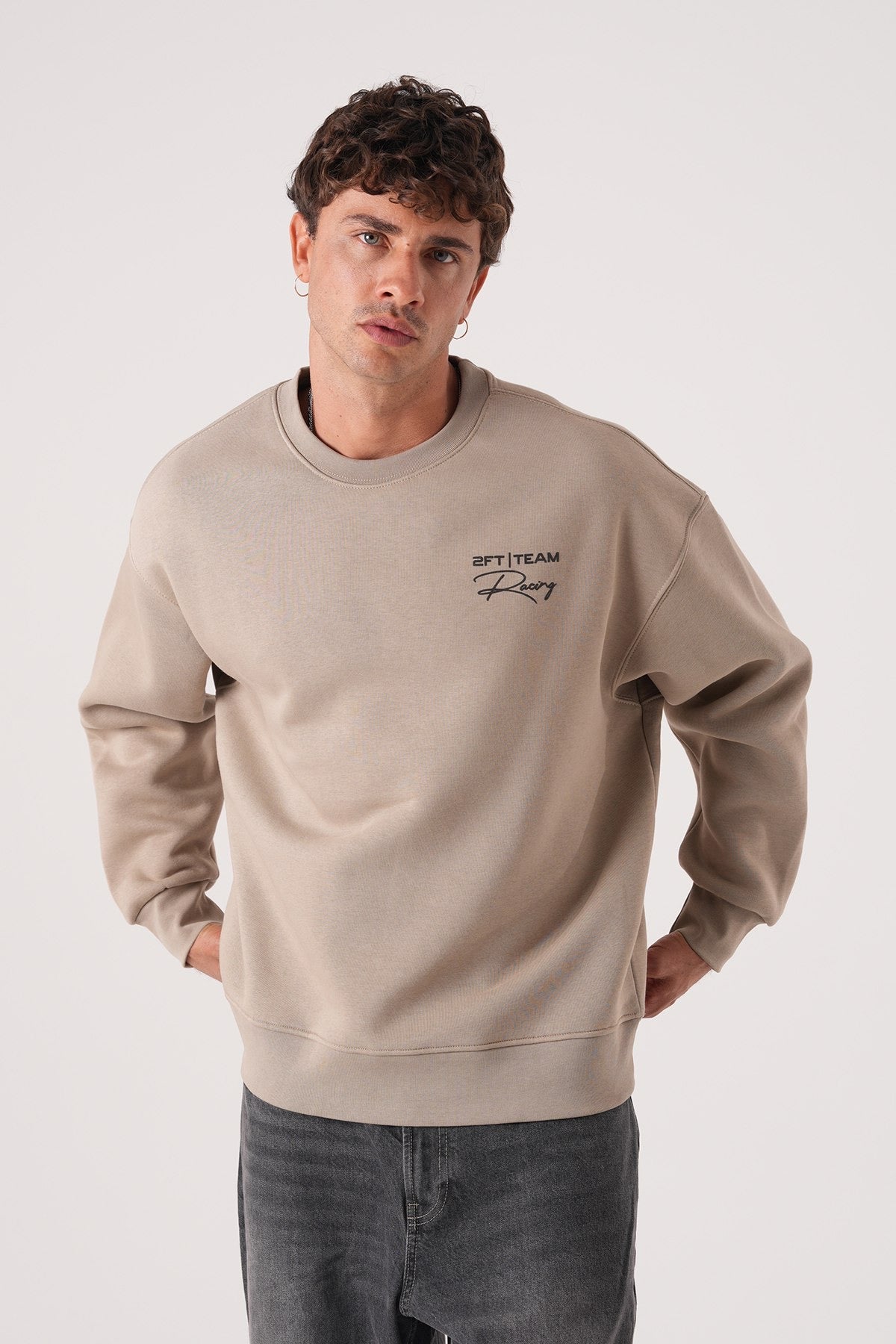 Men’s Beige Crewneck Sweatshirt – Minimalist Racing Print Pullover