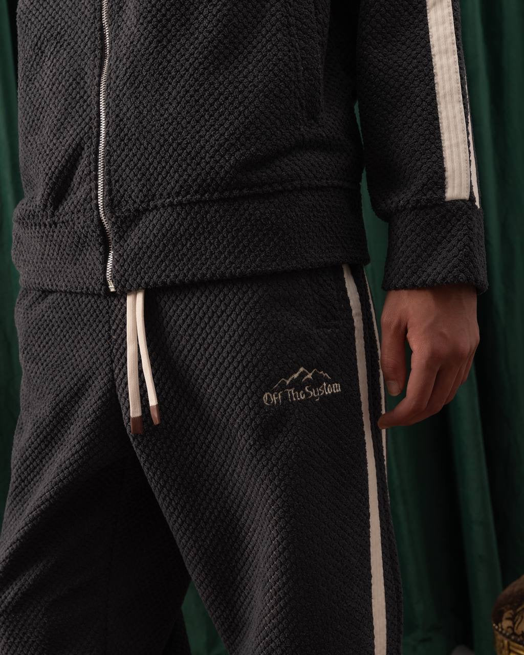 Men’s Black Textured Zip-Up Track Jacket – Retro Athletic Streetwear