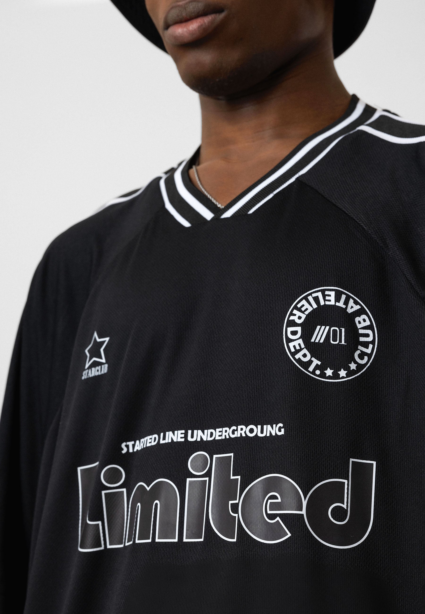 Midnight Black Printed Crew T‑Shirt – Classic Style with Graphic Accent