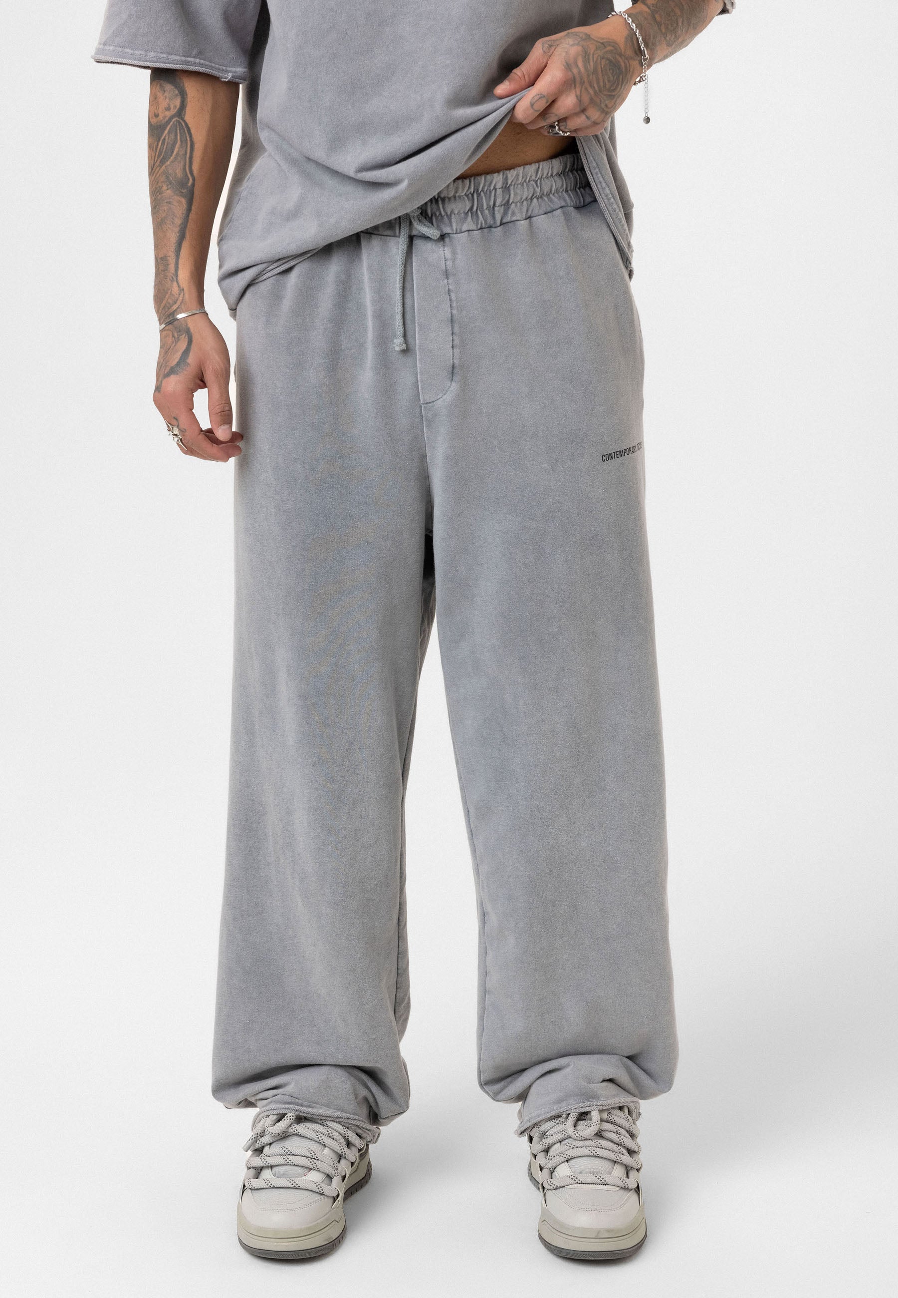 Oversized Washed Track Pants – Soft Texture & Streetwear Edge